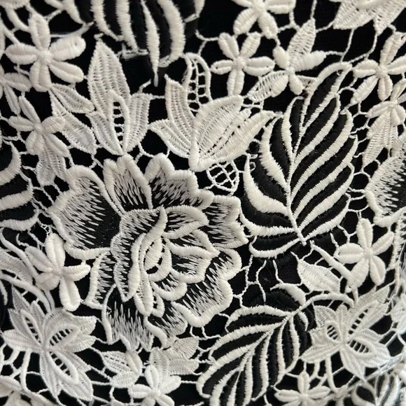 La Femme mini strapless black el white lace dress - Picture 3 of 5